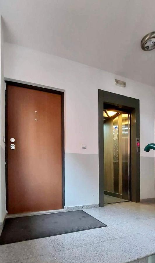 Bright & Lovely Apartment In The City Center Prisztina Zewnętrze zdjęcie